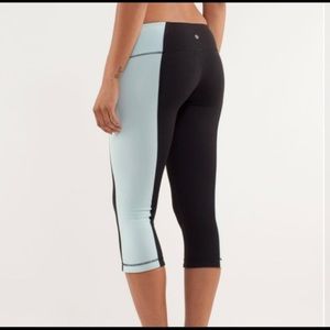 Lululemon Wunder Under Crop Black/ aquamarine.